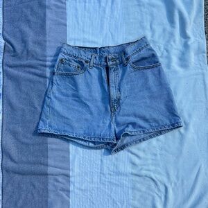 VINTAGE Women’s Levi Jean Shorts Size S